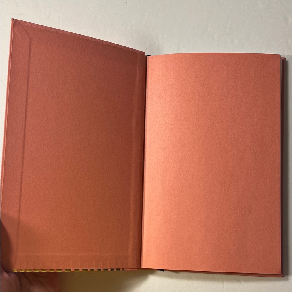 Gucci Coral and Gold Decorative Notebook - Picture 2 of 10